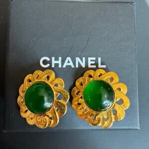Chanel Vintage Green Gripoix Camellia Flower Clip On Earrings 97P Gold Plated